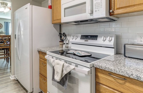 Highlands - Perkins House | 1 Mi to LSU, Tiger Stadium! Lovely Home w/Parking