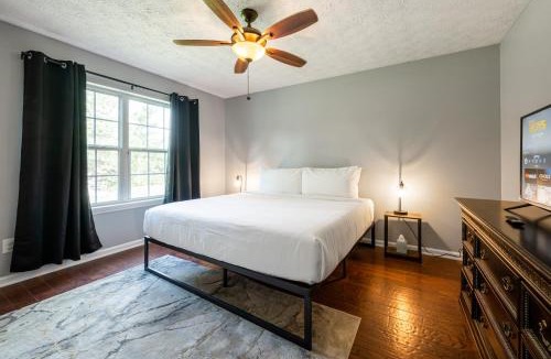 Emerson House | 1 Mile to Lakepoint with Fenced BKYD, Pet-Friendly