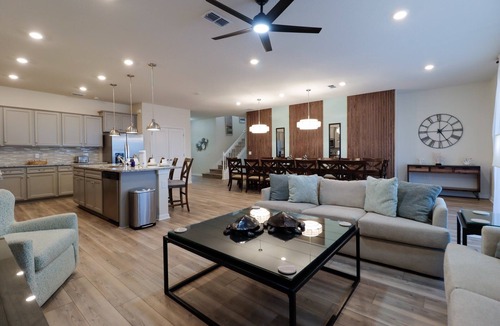 Davenport House | 10 bedroom Disney area rental with dining for 16 and screened pool