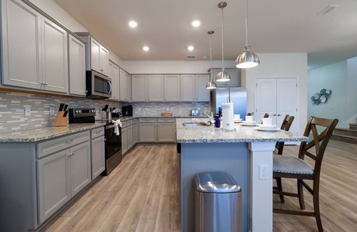 Davenport House | 10 bedroom Disney area rental with dining for 16 and screened pool