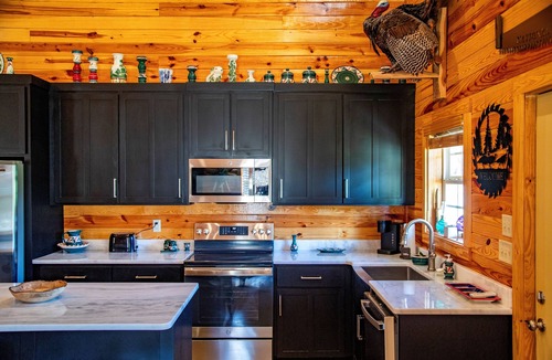 Etta Other | 10 Miles from Oxford, MS/Ole Miss- Charming Twisted J Farmhouse 3 bed/3 Bath
