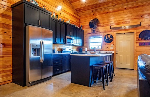 Etta Other | 10 Miles from Oxford, MS/Ole Miss- Charming Twisted J Farmhouse 3 bed/3 Bath