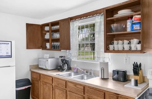 Fairfield House | 10 Mins to Downtown Birmingham- Fresh in Fairfield