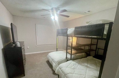 East Side Apartment | 10 Minutes From Downtown--Museums, parks, food, memories--receive a welcome gift