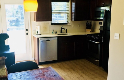 Hollister House | (106B) Blue Heron Getaway 2 bedroom 1.5 bathrooms