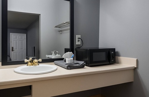 Jackson Apartment | 107 Gated King Bed Hotel Room