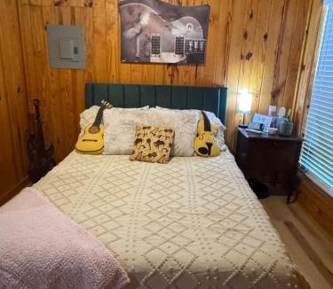 Brewton House | 109 Vinewood Cabin-1 Bedroom
