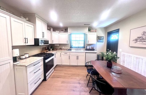 Stockton Cabin | 12-ACRES - Cabin Fishing Pond 2 Bedroom Sleeps 4-5