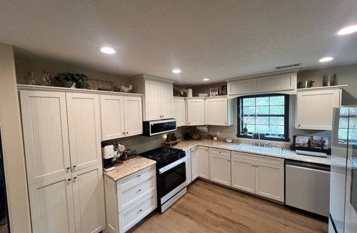 Stockton Cabin | 12-ACRES - Cabin Fishing Pond 2 Bedroom Sleeps 4-5