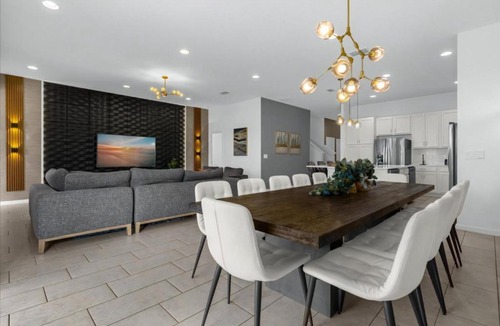 Loughman House | 12 Bedrooms 11 Bathrooms Solterra 6056 Bo