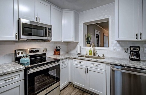 Madison House | 134 Meadowdale · Quite Neighborhood Executive Home 2 to 12 Mths