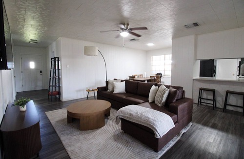 Houma House | 15% ALL OF JULY! Spacious Screened- In Porch Perfect for Group Stays