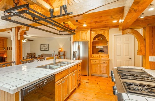 Lookout Mountain House | 15 bdrm ~49ppl~ 2 houses XL HotTub, Pool, pond, Volleyball4238021965.