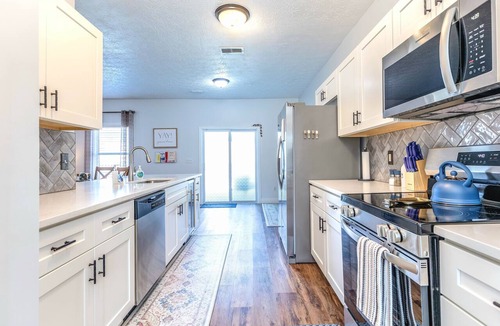 Phenix City House | 15 Mins to Fort Benning, Family Friendly Backyard.