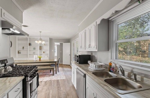 Montgomery House | 15 Minutes from Downtown! Welcome to Woodbridge