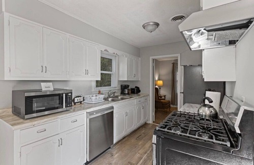 Montgomery House | 15 Minutes from Downtown! Welcome to Woodbridge
