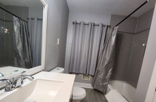 Decatur House | 15 minutes to downtown Atlanta! Family-sized home with swimming pool & game room