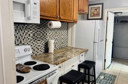 Shannon House | 1616 urban Neighbourhood quiet Home your home away from home enjoy inn