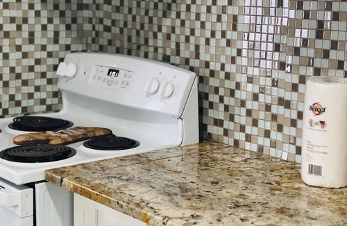 Shannon House | 1616 urban Neighbourhood quiet Home your home away from home enjoy inn