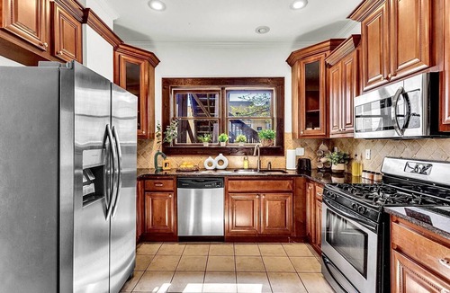 Poncey-Highland Apartment | 1929 Historic Craftsman Bungalow | King Bed