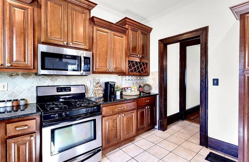 Poncey-Highland Apartment | 1929 Historic Craftsman Bungalow | King Bed