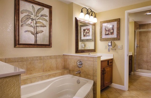 Lake Buena Vista Resort | 1BD/Orlando near Disney - Private Living Area, Full Kitchen, W/D and Balcony!