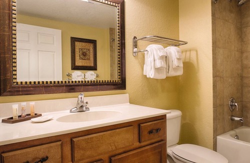 Lake Buena Vista Resort | 1BD/Orlando near Disney - Private Living Area, Full Kitchen, W/D and Balcony!