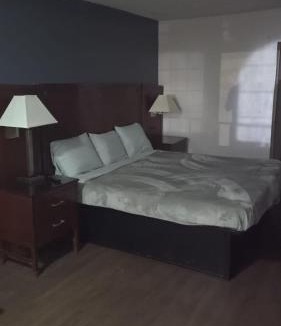 Jackson Apartment | 1BR 1B King Bed Apartment w Kitchen 139