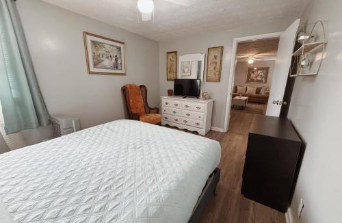 Valdosta Apartment | 1BR APT Next to Hospital Ideal for Travel Nurses