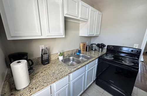 Birmingham Hotel | 1BR Business Suite with Parking Near Downtown Birmingham