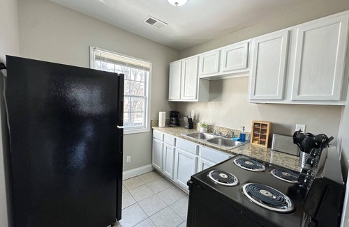 Birmingham Hotel | 1BR Business Suite with Parking Near Downtown Birmingham