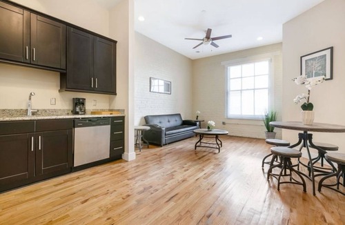 Central Business District Hotel | 1BR Condo - Spacious - Near French Qt & Bourbon