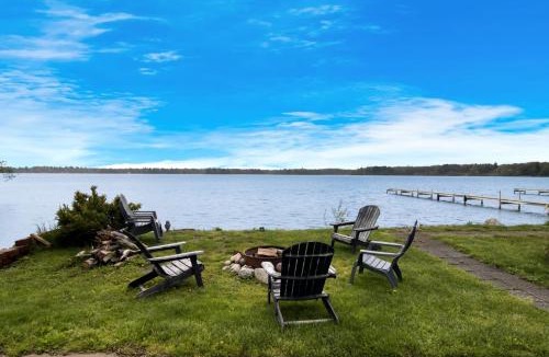 Mayfield House | 1BR Fife Lake Haven with Fire Pit & Hot Tub
