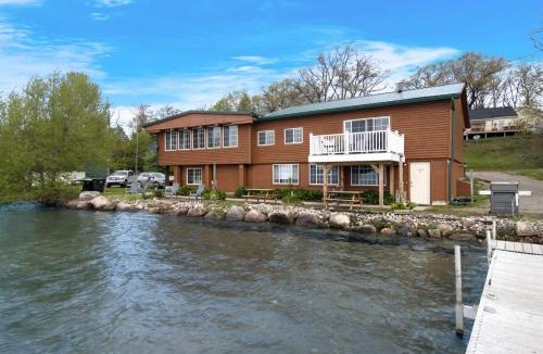 Mayfield House | 1BR Fife Lake Haven with Fire Pit & Hot Tub