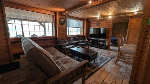 Mayfield House | 1BR Fife Lake Haven with Fire Pit & Hot Tub
