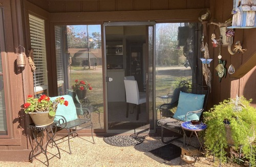 Diamondhead Condo | 1st Floor 1BR/1BA Condo w/Pool: Golf, Swim & Casino nearby! Sunshine Oaks