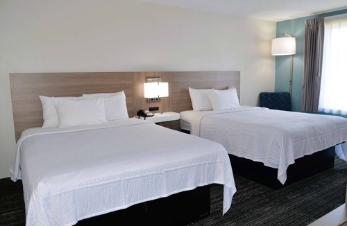 Foley Hotel | 2 Affordable Rooms w/Free Parking & Breakfast| Tanger Outlet Center - 0.9 miles