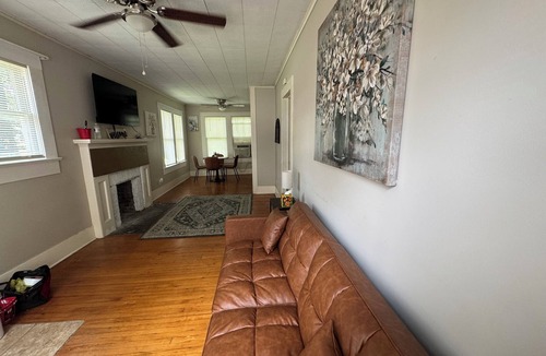 Philadelphia House | 2 Bedrm House Walkable to Downtown, Ellis Theater, Museum: Convenient to Casinos