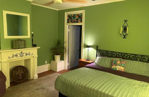 Saint Roch House | 2 Bedroom 2 Bath Fun Vibes NO PET FEES