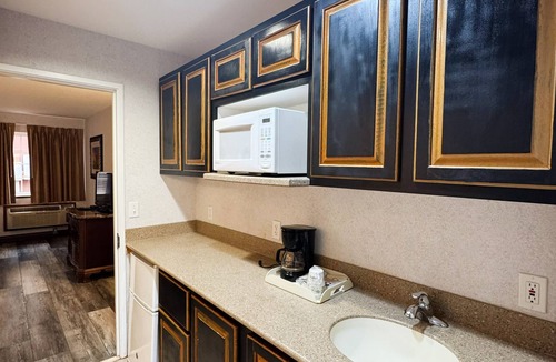 Mackinaw City Condo | 2-bedroom condo in adorable Mackinaw City. Close to snowmobile trail and ferry.