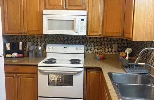 Arlington Condo | 2-bedroom condo on beach Blv by Jaguar Stadium with two pools