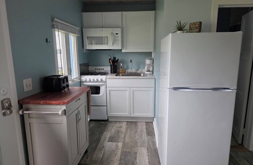 Ludington Cottage | 2-bedroom cottage # 2 in beautiful Ludington with AC and charm