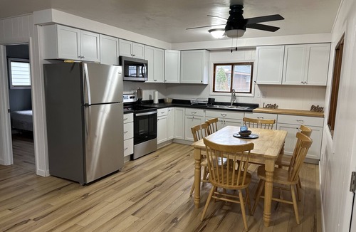 Wauksaukee Cottage | 2 bedroom cottage