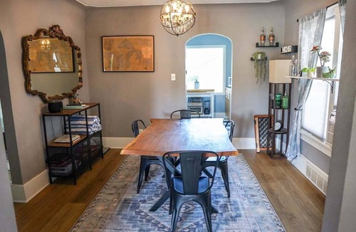 Holland House | 2-Bedroom Pet-Friendly Cottage | Near Downtown Holland, Walk to Dining & Parks