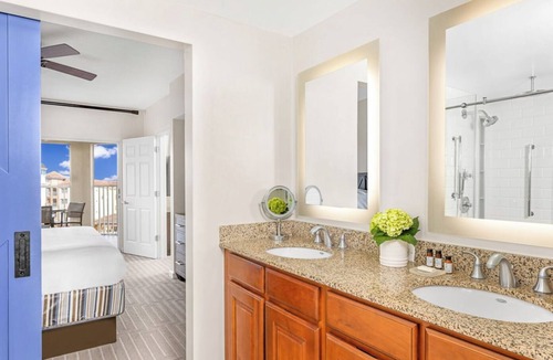 Williamsburg Resort | 2 Bedroom Villa Close to ALL Main Attractions in the Central Florida Area