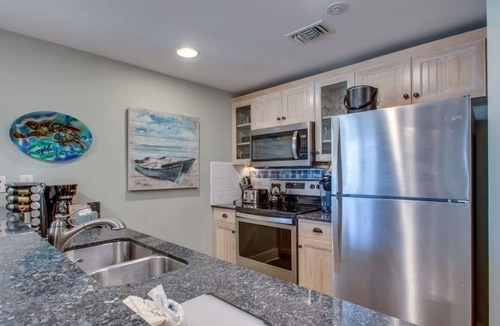 Baytowne Wharf Condo | 2 BR/2 BA With 6 Seater Golf Cart, Village of Baytowne Wharf