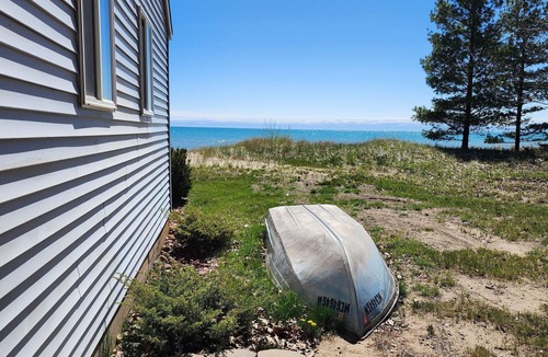 Greenbush Cottage | 2 BR Cottage on the Sandy Beaches of Lake Huron- Greenbush- Sunrise Side