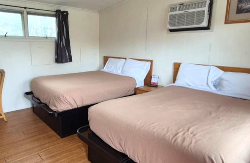Cadillac Hotel | 2 Bright, Clean Rooms Perfect for Quick Weekend Getaways, Free Parking