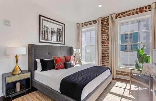 Historic District - North House | 2 Duplex Condos 10 Bedrooms Heart of Savannah
