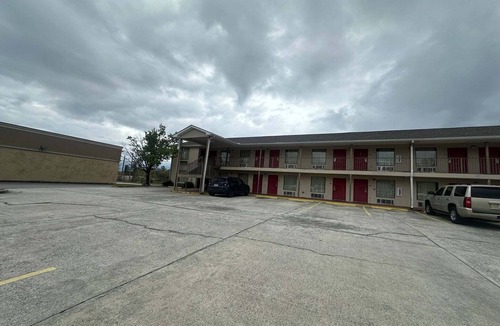 Macon Apartment | 2 Full Beds|Non-Smoking